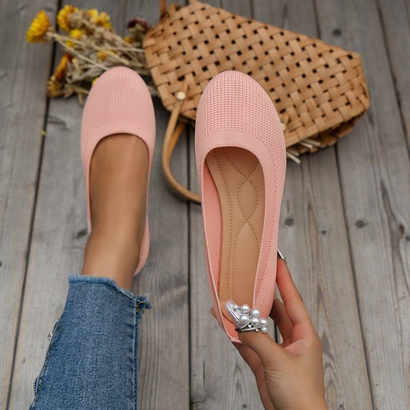 š Lightweight Square-Toe V-Cut Flats