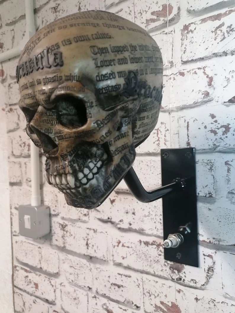 🏴☠️Skull holder for motorcycle helmet and jacket🎁 2025 New Models!