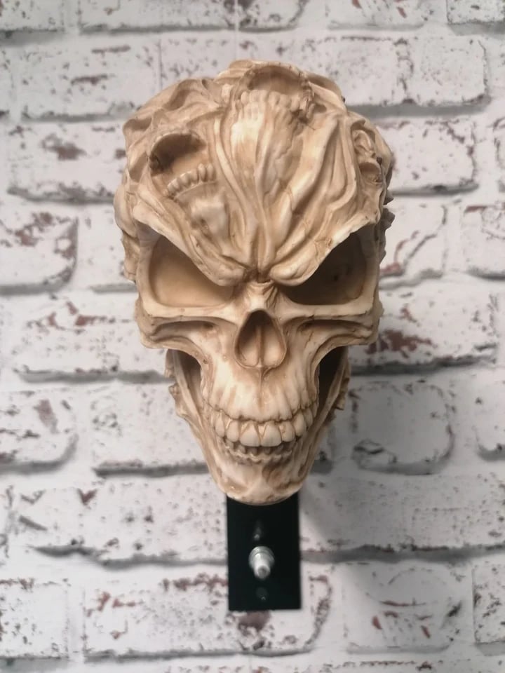 🏴☠️Skull holder for motorcycle helmet and jacket🎁 2025 New Models!