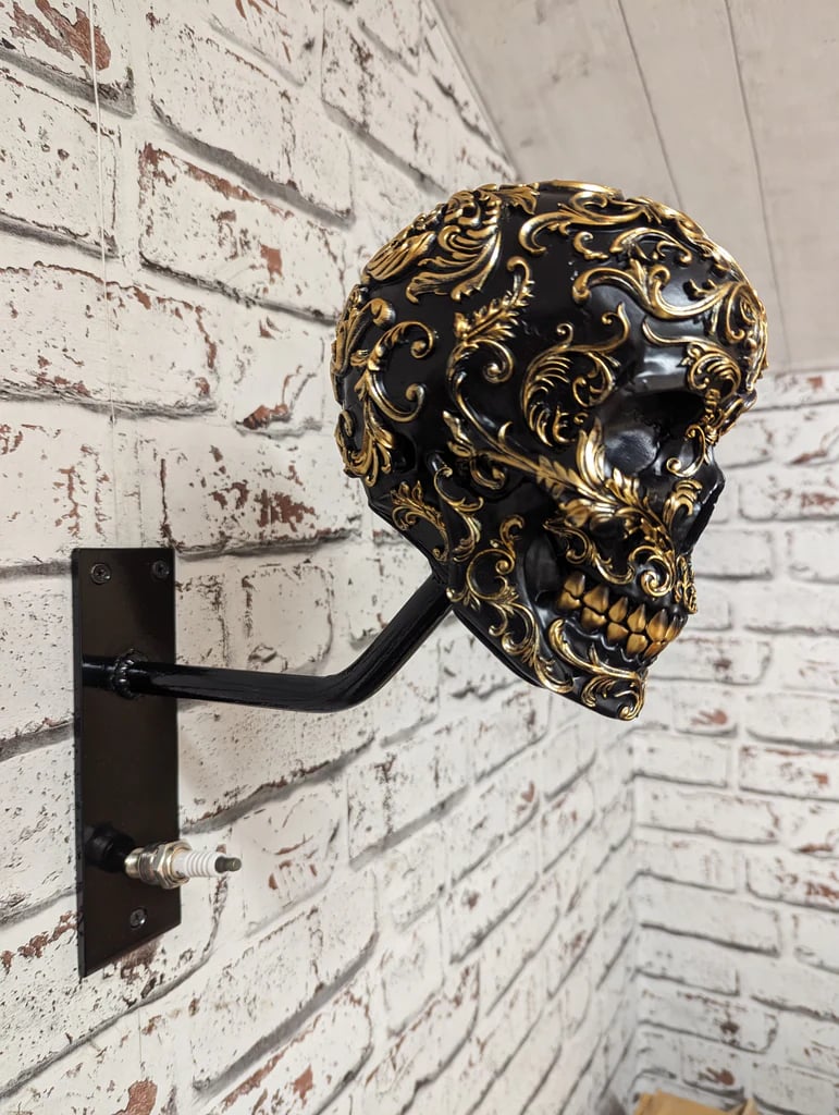 🏴☠️Skull holder for motorcycle helmet and jacket🎁 2025 New Models!