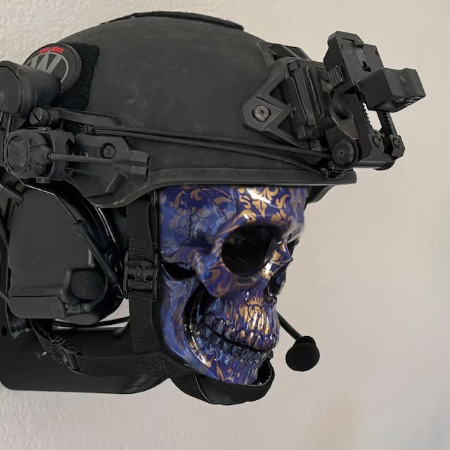 🏴☠️Skull holder for motorcycle helmet and jacket🎁 2025 New Models!