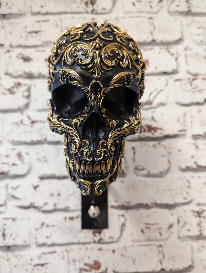 🏴☠️Skull holder for motorcycle helmet and jacket🎁 2025 New Models!