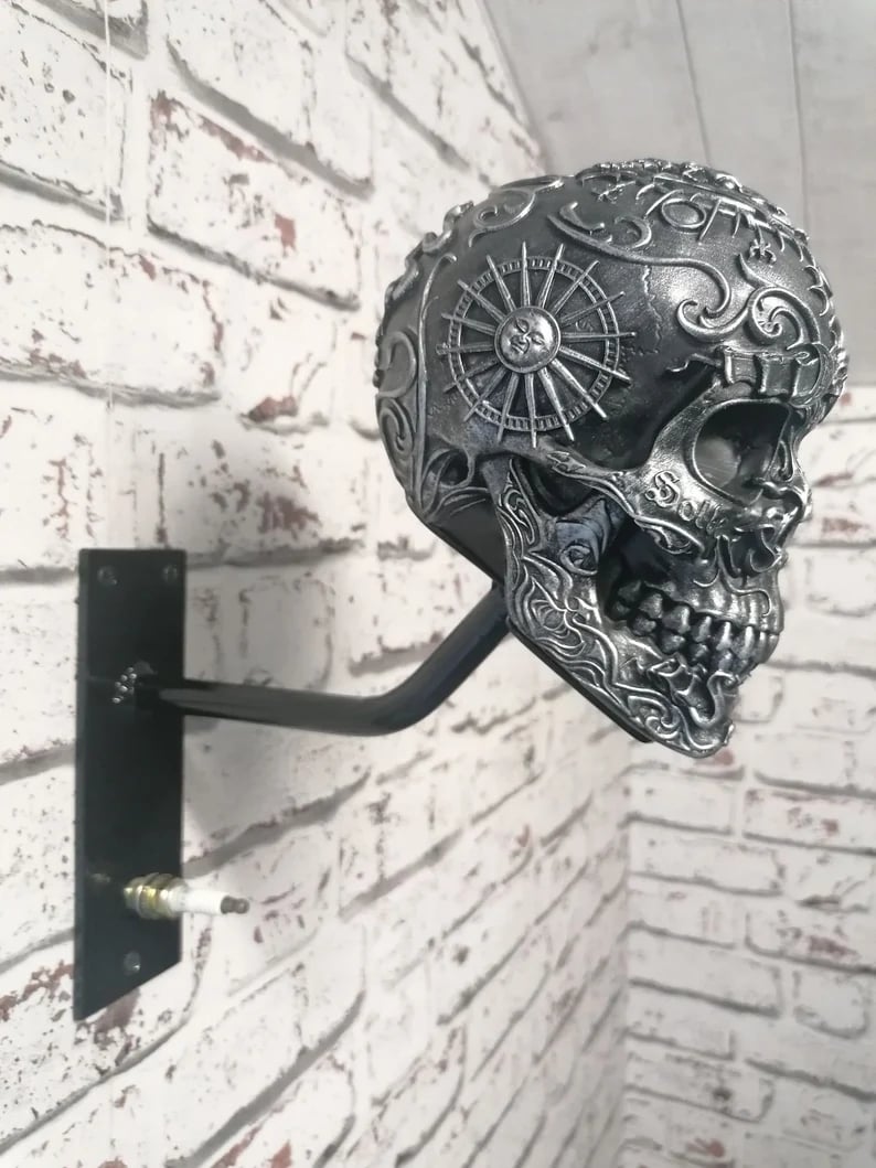 🏴☠️Skull holder for motorcycle helmet and jacket🎁 2025 New Models!
