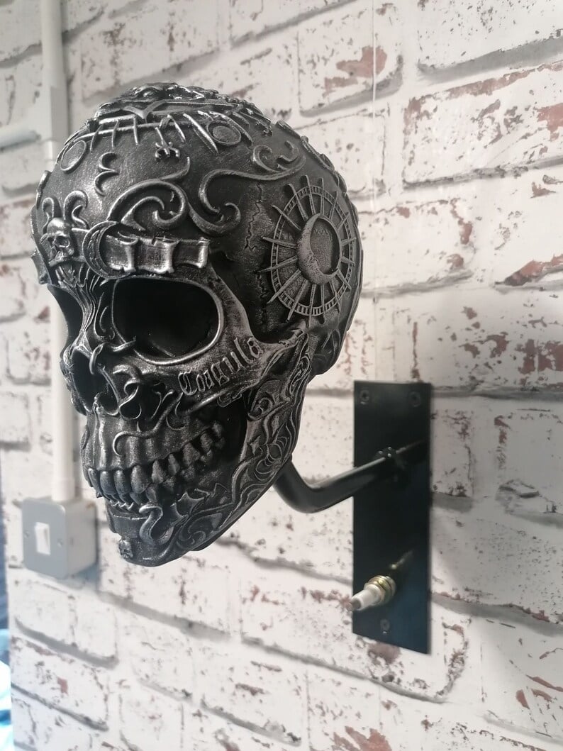 🏴☠️Skull holder for motorcycle helmet and jacket🎁 2025 New Models!