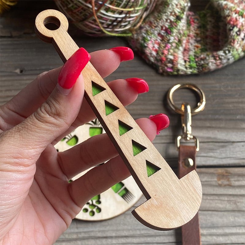 š„Wooden Portable Yarn Holder - The Perfect Tool for Crochet Enthusiasts