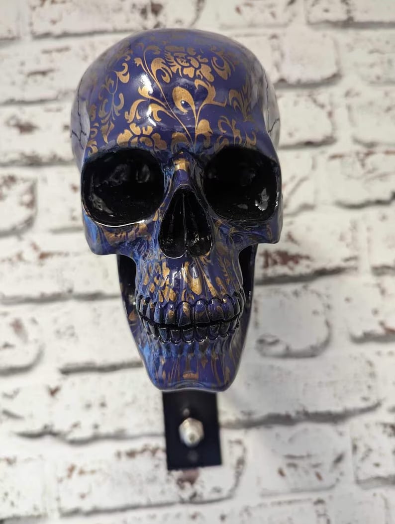 🏴☠️Skull holder for motorcycle helmet and jacket🎁 2025 New Models!
