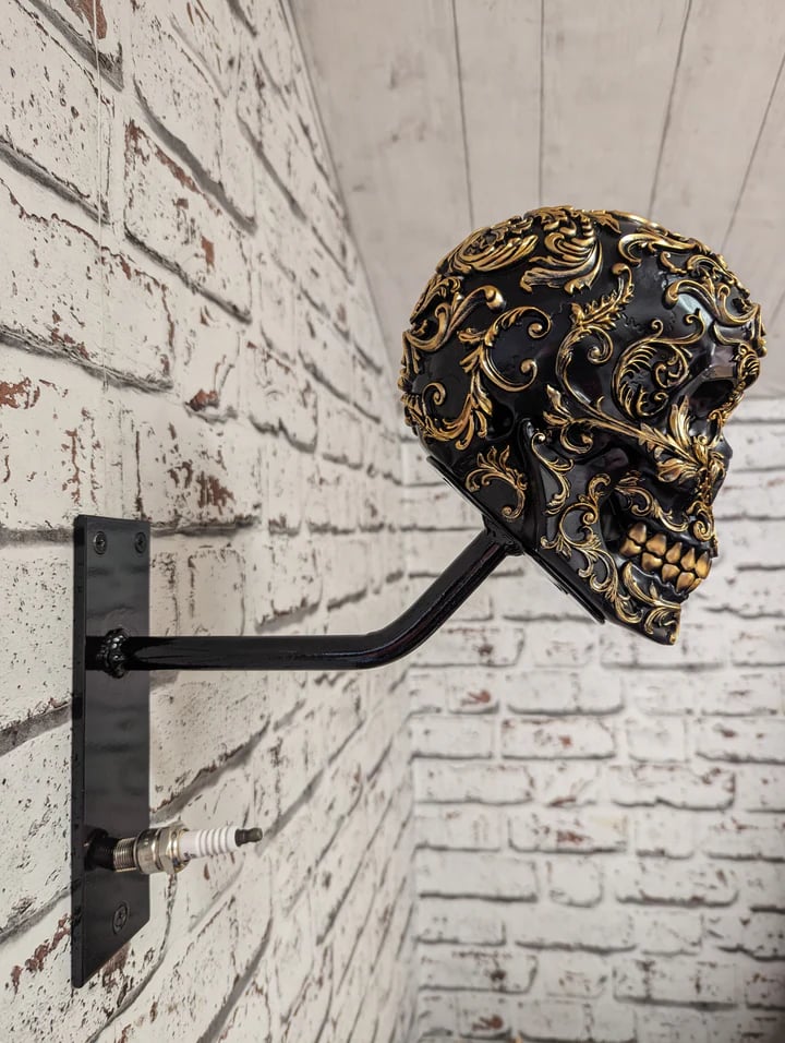🏴☠️Skull holder for motorcycle helmet and jacket🎁 2025 New Models!