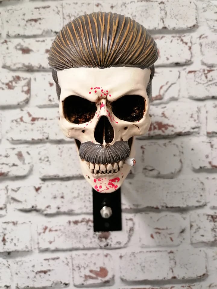 🏴☠️Skull holder for motorcycle helmet and jacket🎁 2025 New Models!