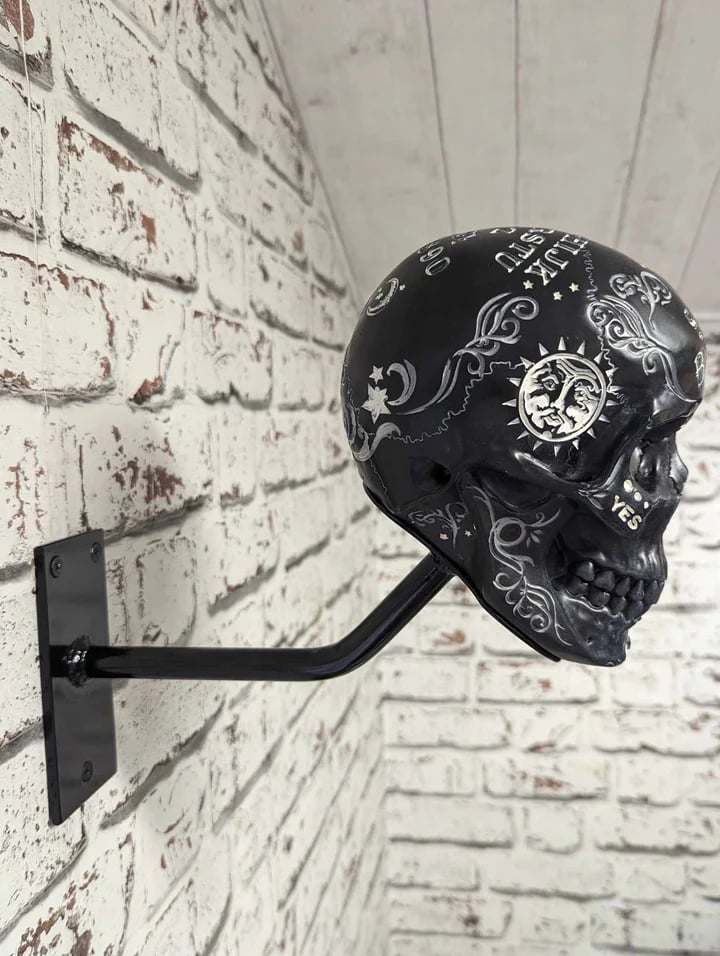🏴☠️Skull holder for motorcycle helmet and jacket🎁 2025 New Models!