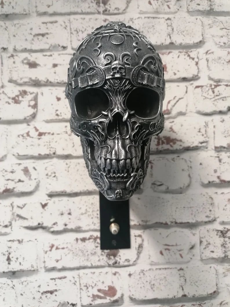 🏴☠️Skull holder for motorcycle helmet and jacket🎁 2025 New Models!