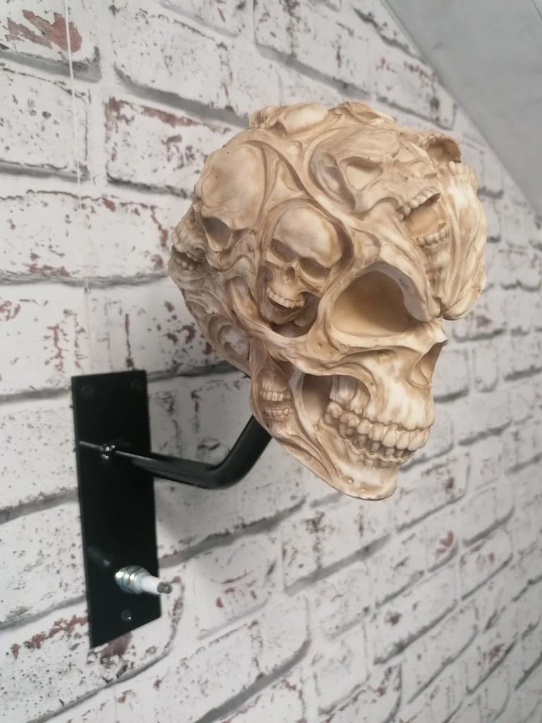 🏴☠️Skull holder for motorcycle helmet and jacket🎁 2025 New Models!