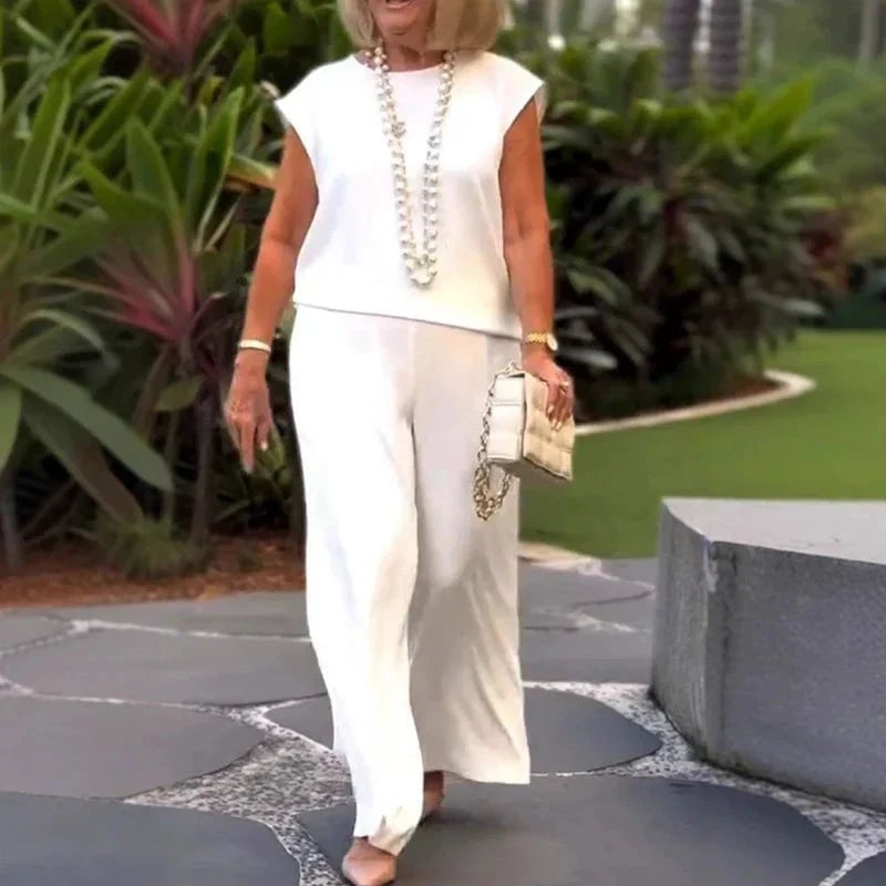 Women's crew neck sleeveless top and pants set