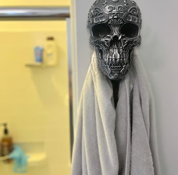 🏴☠️Skull holder for motorcycle helmet and jacket🎁 2025 New Models!