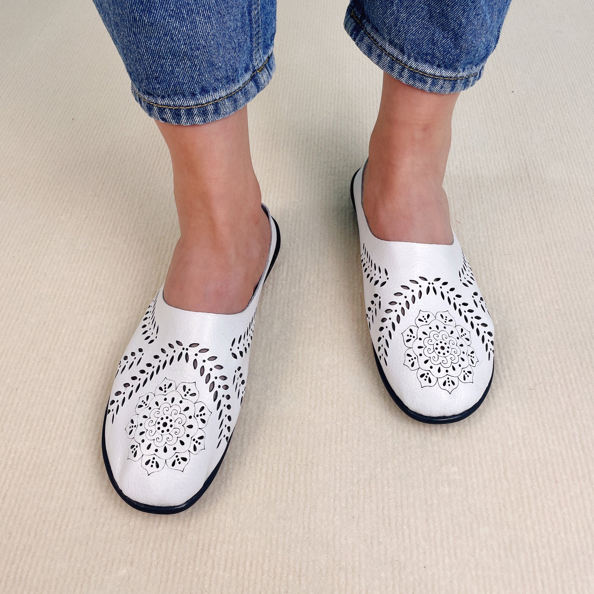 🔥Last day 49% OFF - Casual All-match Hollow Slippers mysite
