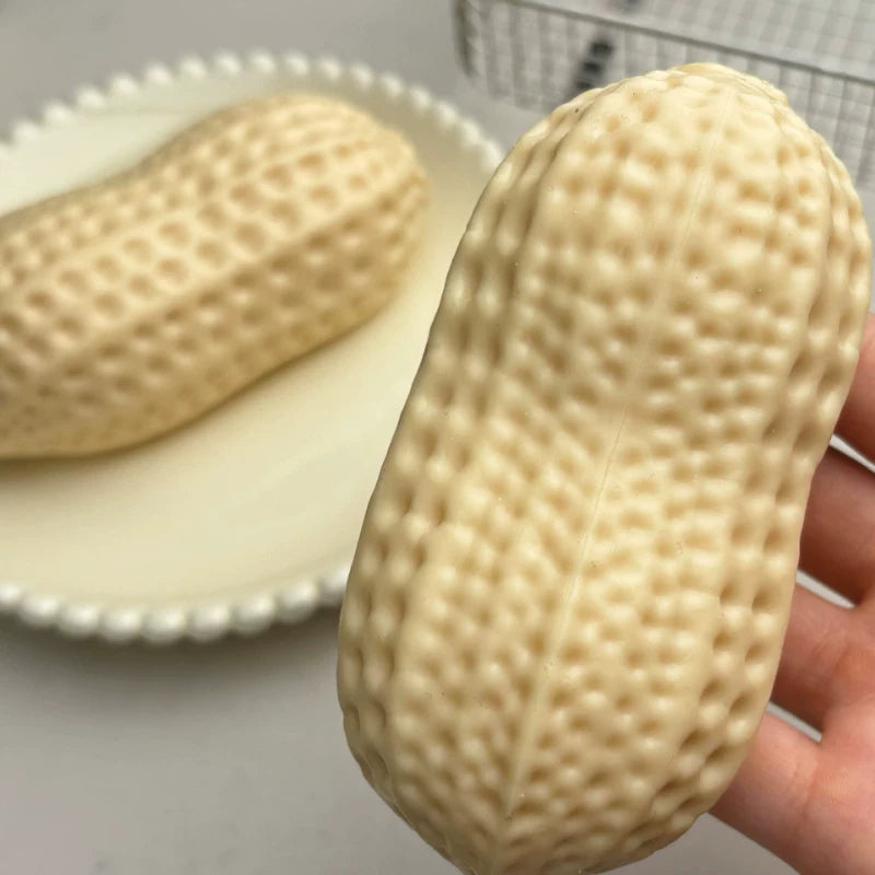 땅콩 껍질의 요철을 표현한 스퀴시