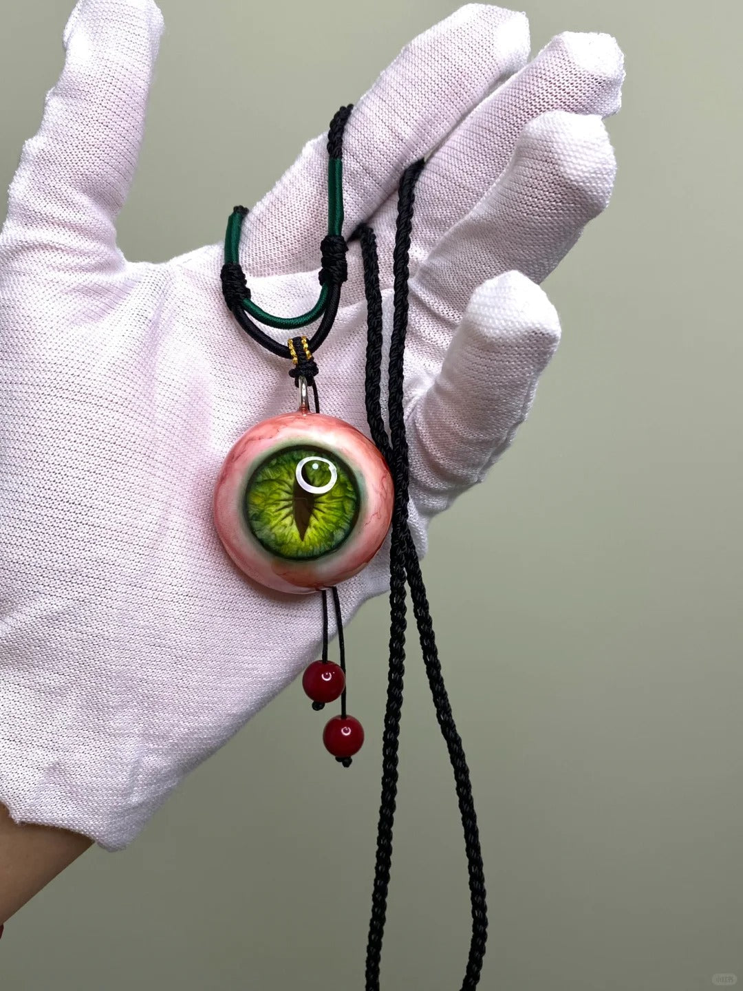 Bloodshot eye string