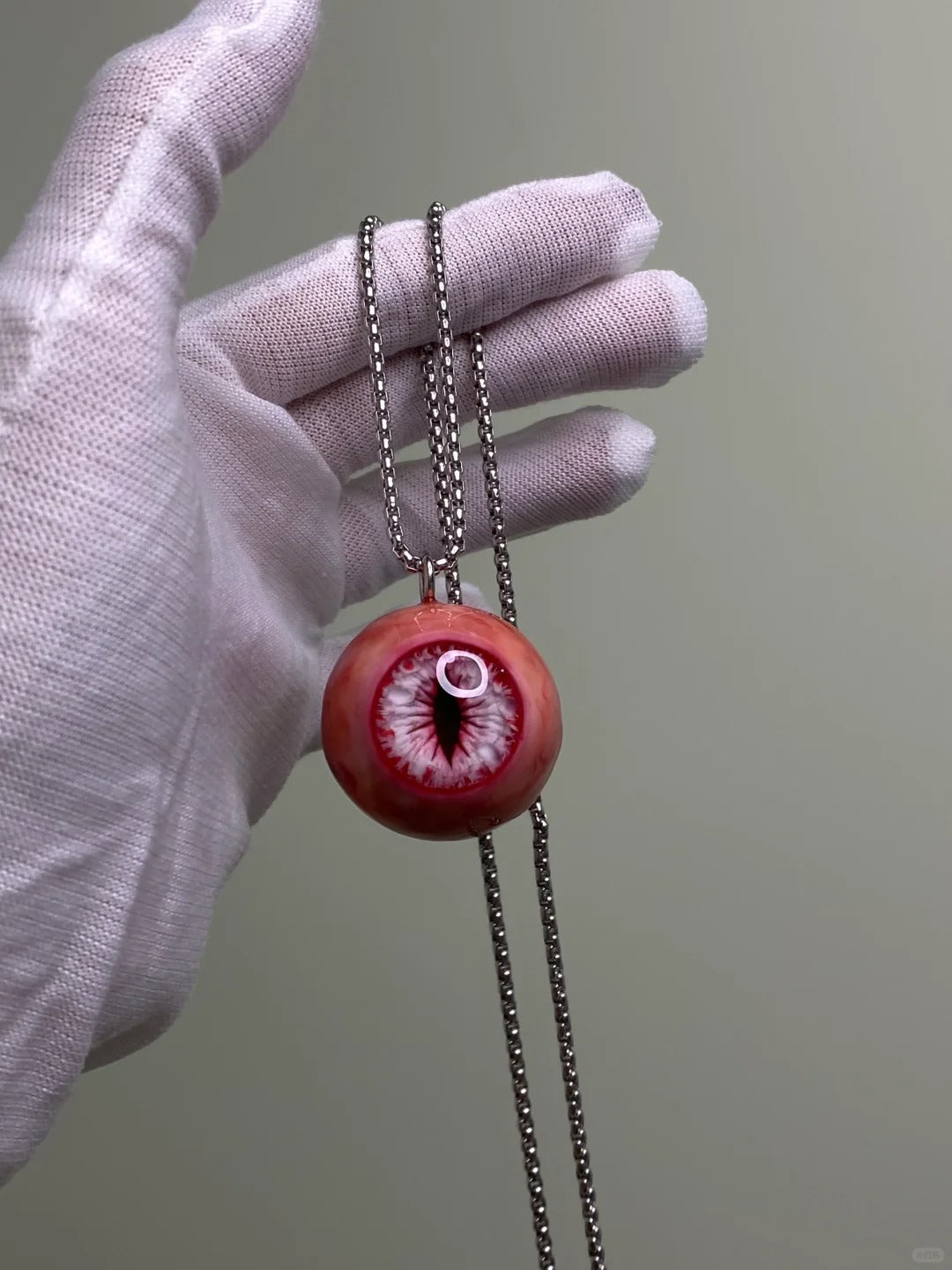 Bloodshot eye string