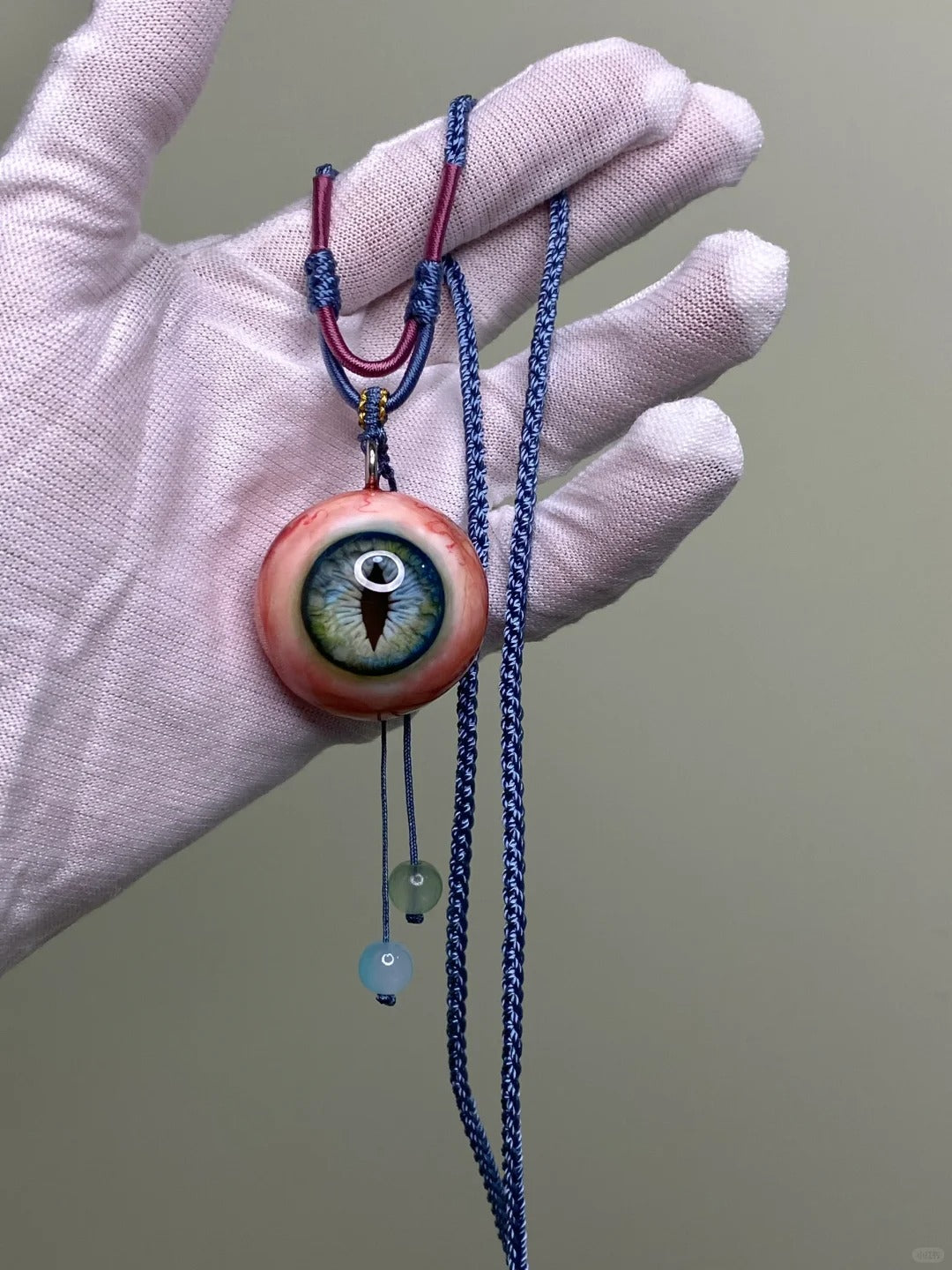 Bloodshot eye string