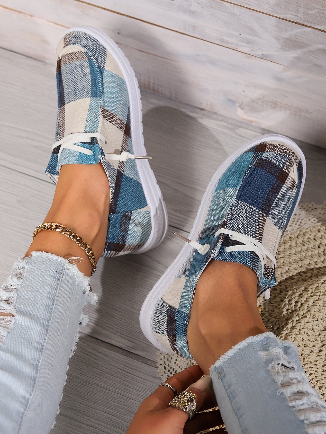 Round-toe lace-up casual shoes