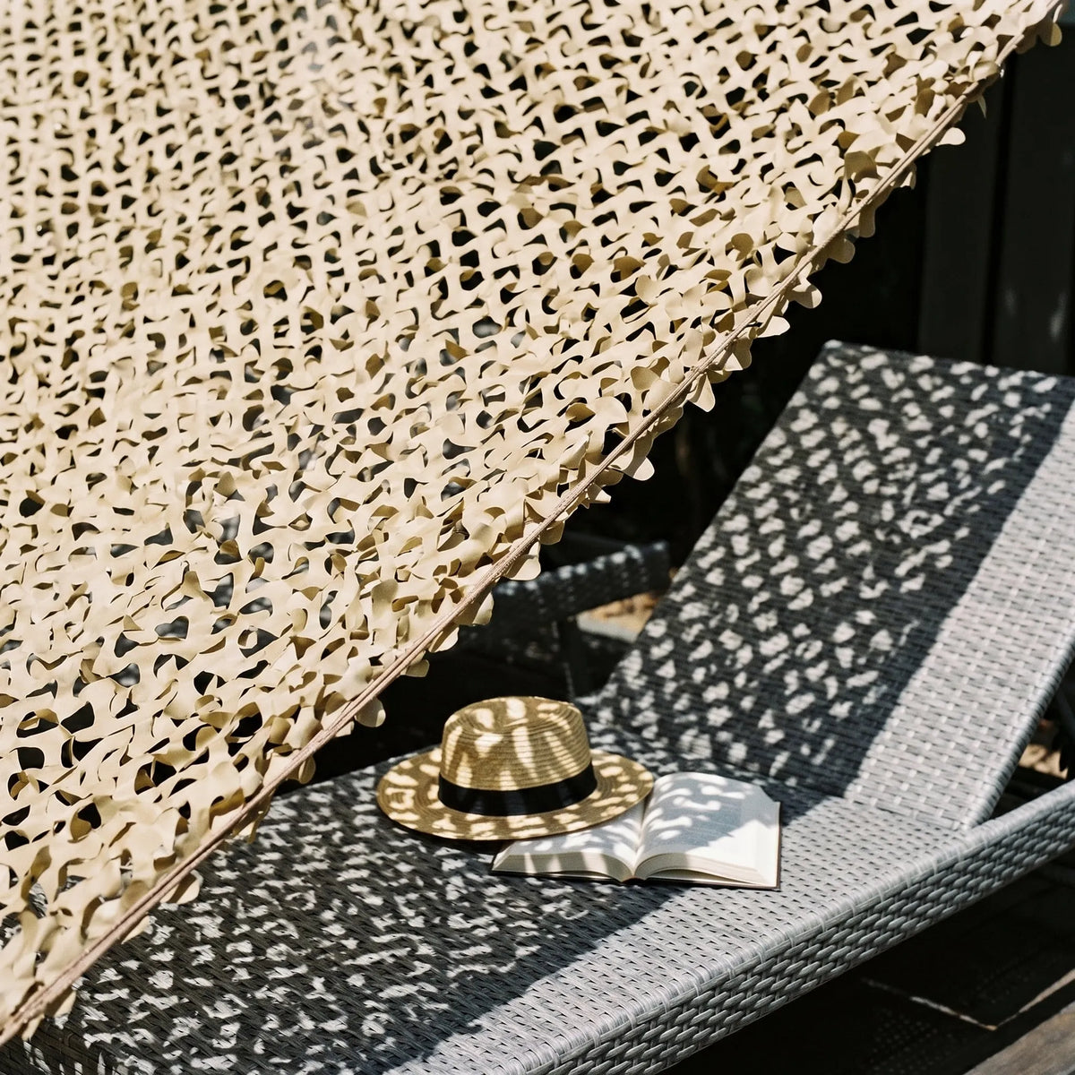 Reinforced sand-colored camouflage net for terraces and pergolas – Mediterranean style