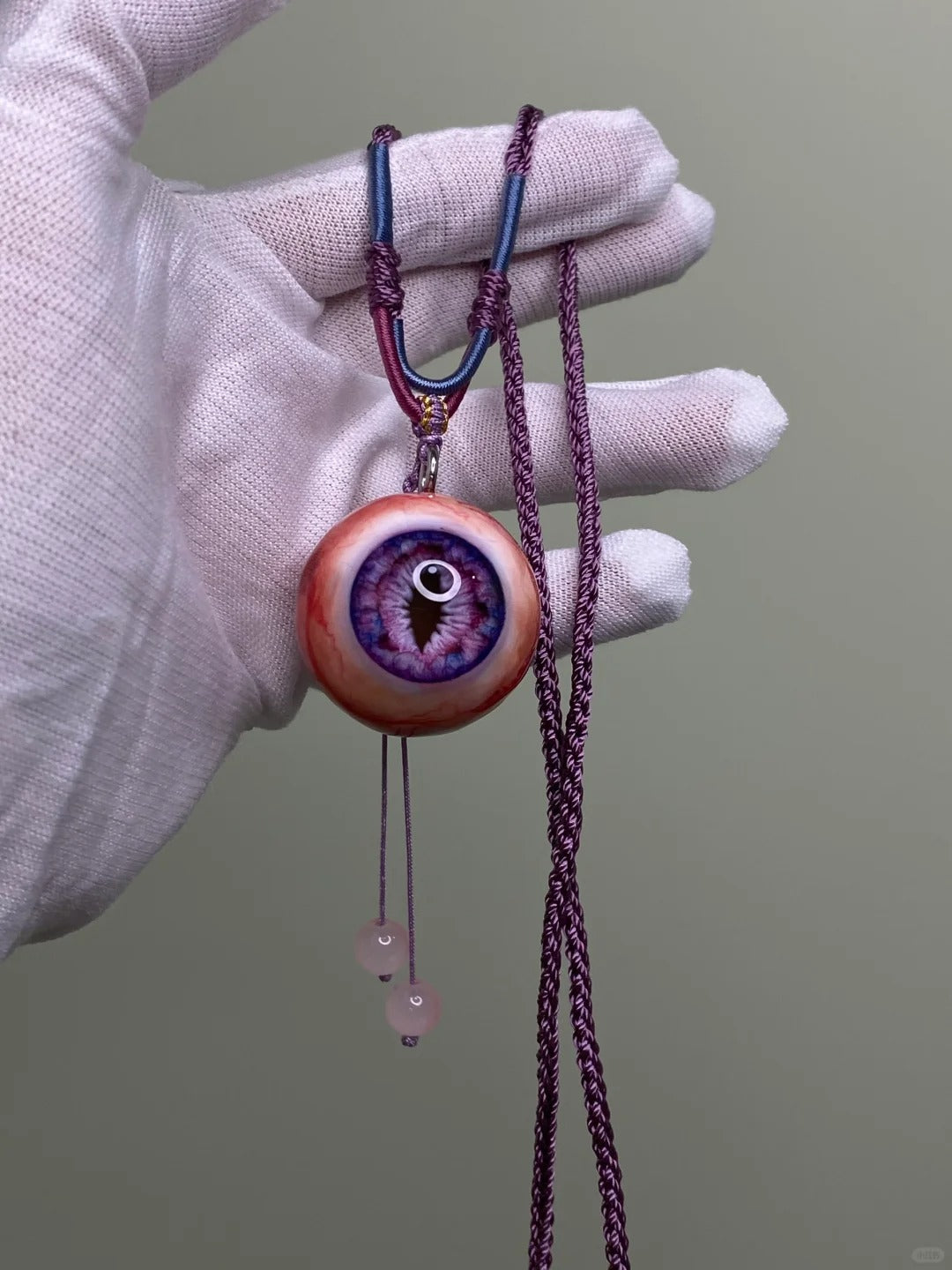 Bloodshot eye string