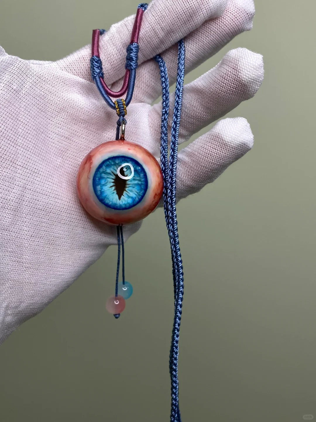 Bloodshot eye string