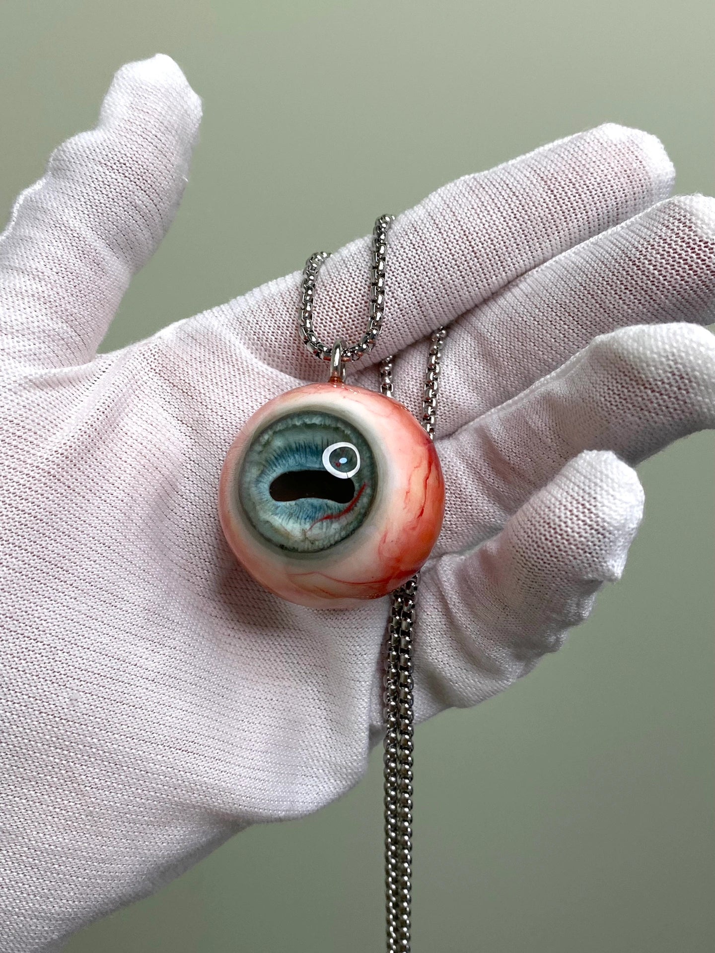 Bloodshot eye string