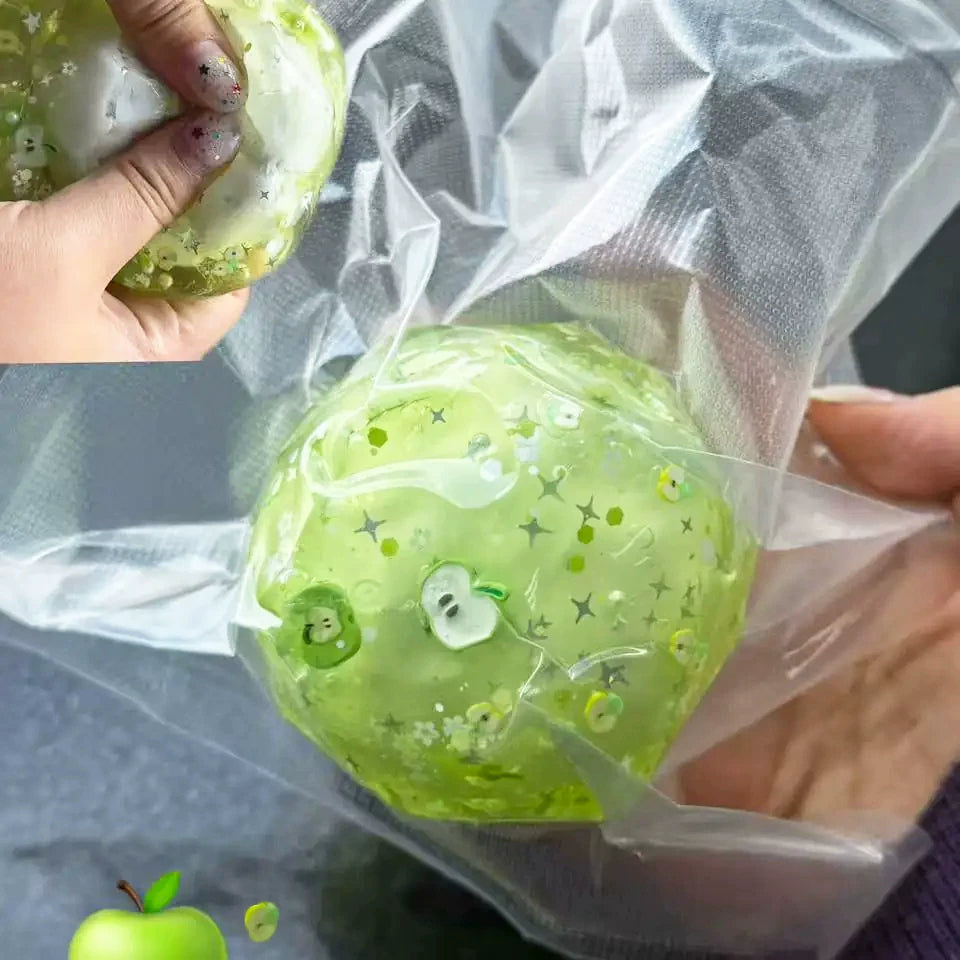 청사과 스퀴시 볼의 원본 제품 사진과 누르는 모습