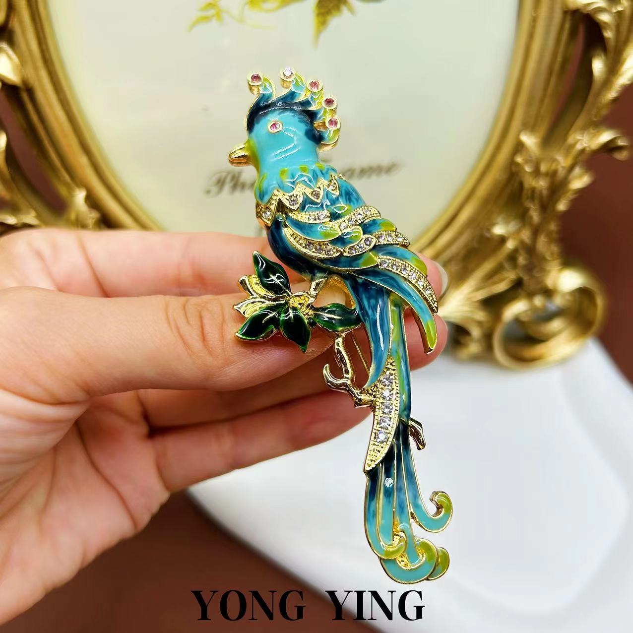 Gold-plated enamel parrot brooch mysite