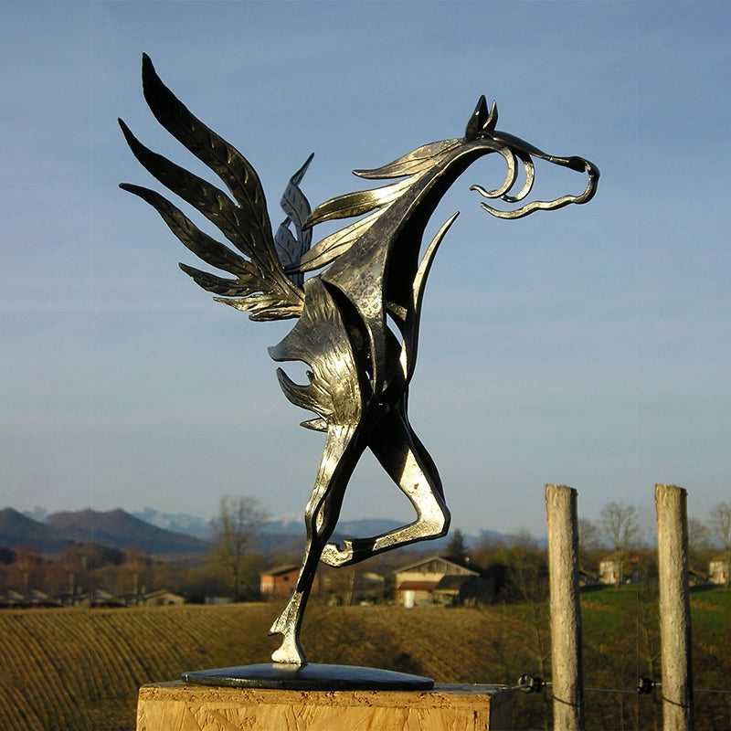 Kiss Horse Sculpture mysite