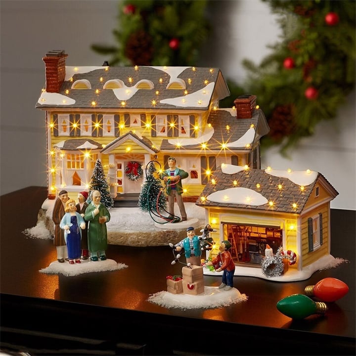 National Lampoon’s Christmas Vacation-Inspired Ceramic Village – uber7