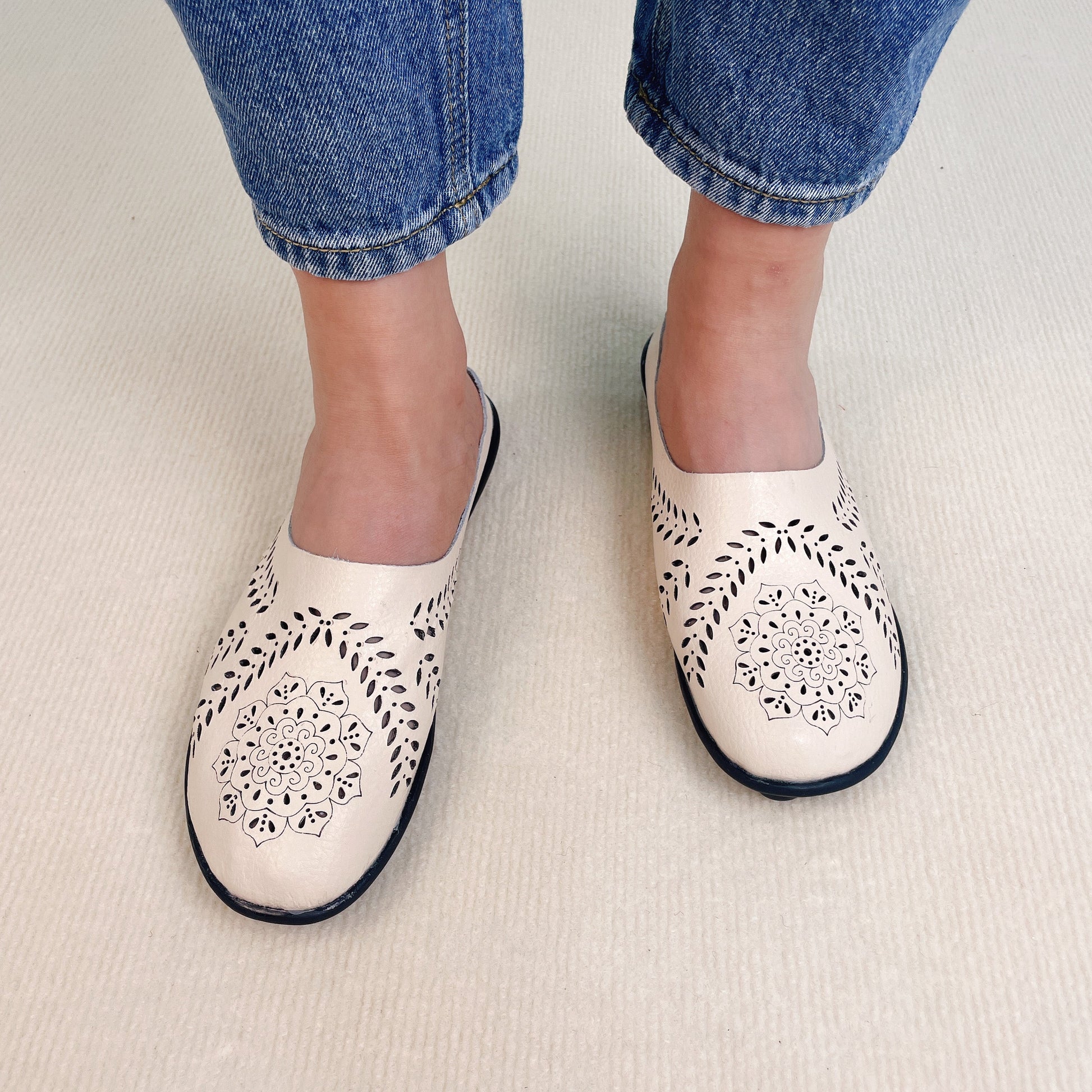 🔥Last day 49% OFF - Casual All-match Hollow Slippers mysite