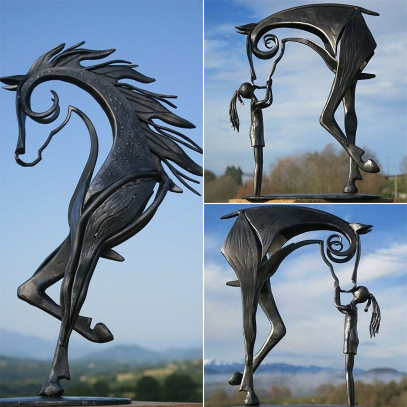 Kiss Horse Sculpture mysite