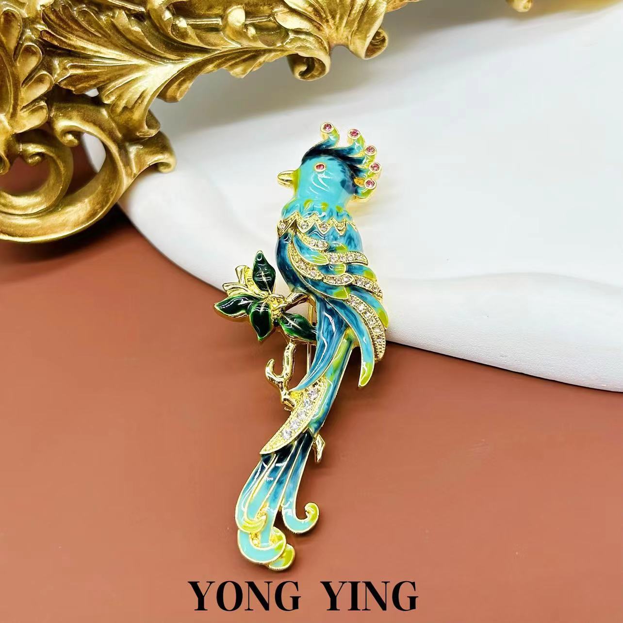 Gold-plated enamel parrot brooch mysite